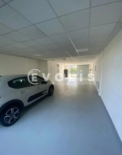 Local d’activités dans Les Ulis à louer - Photo intérieure – Image 2 sur 5