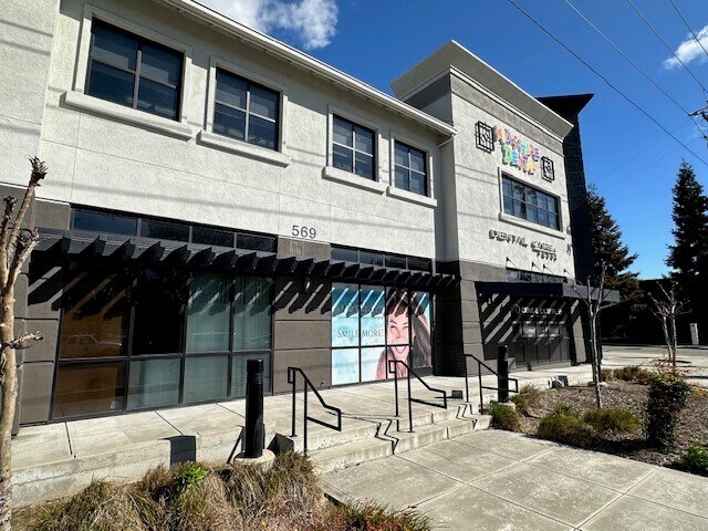 569 W Lowell Ave, Tracy, CA à louer - Photo de l’immeuble – Image 2 sur 2
