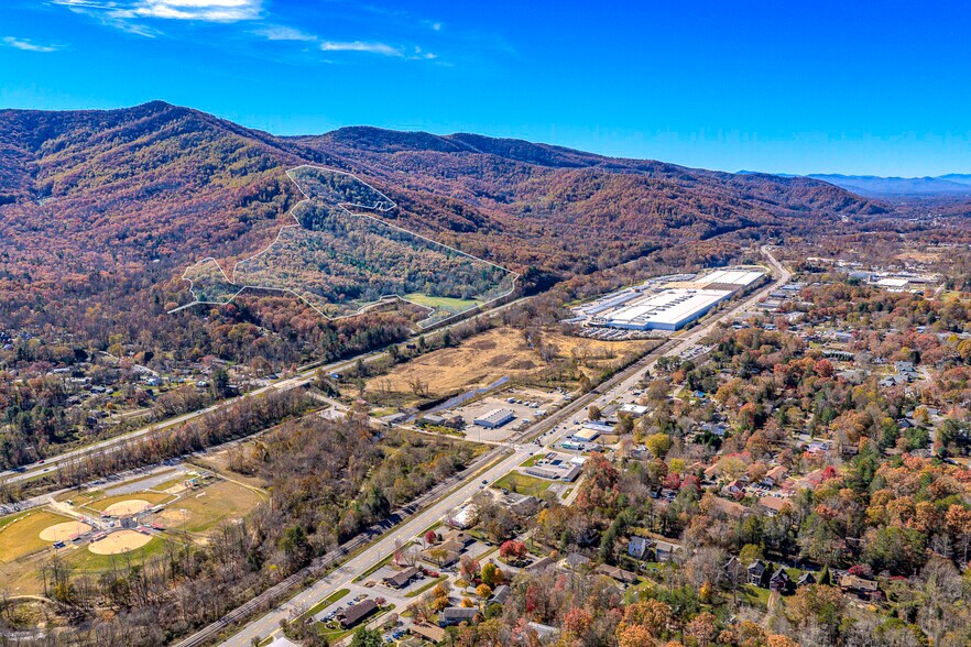 195 Access rd, Black Mountain, NC à vendre - Photo principale – Image 1 sur 16