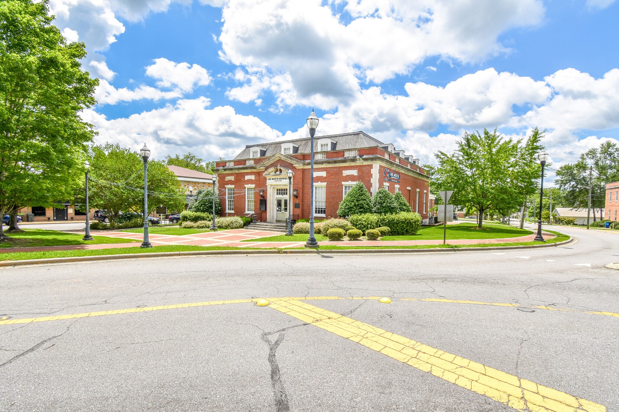 82 Court Sq, Alexander City, AL à vendre Photo principale– Image 1 sur 52