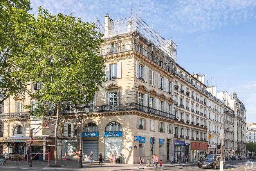 Immeuble residentiel dans Paris à vendre - Photo principale – Image 1 sur 4