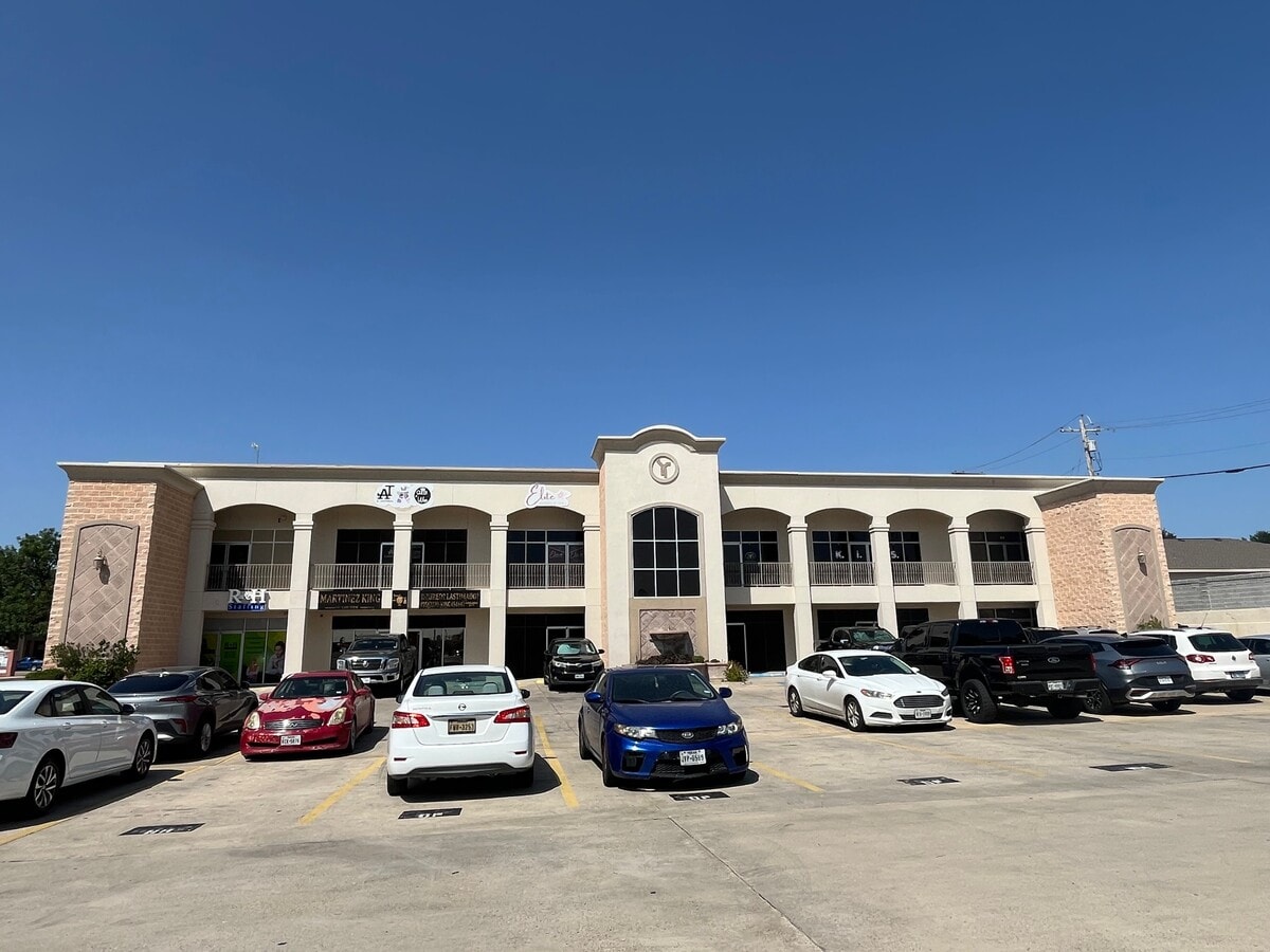 8917 Molly, Laredo, TX 78045 - Lot 1 - - Photo intérieure - Image 2 of 13