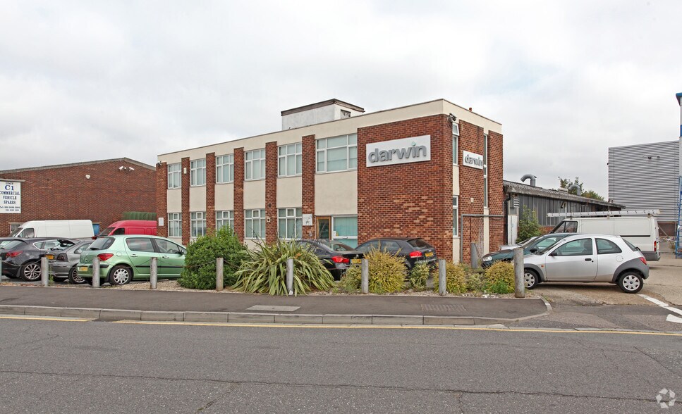 Pier Rd, Feltham à vendre - Photo de l’immeuble – Image 1 sur 16