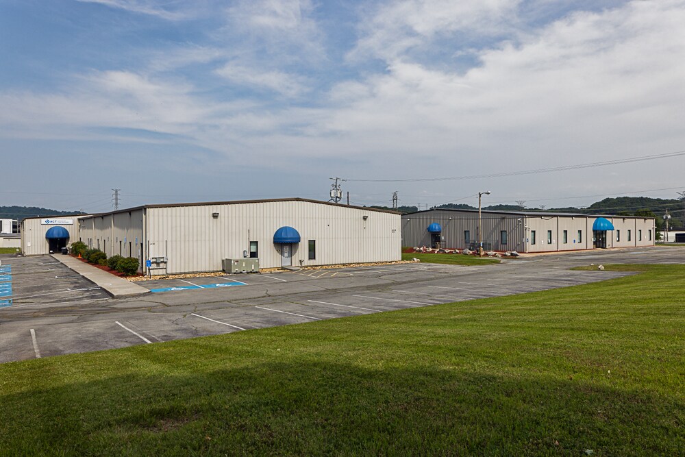 2238 E Fairview Ave, Johnson City, TN à louer Photo principale– Image 1 sur 4