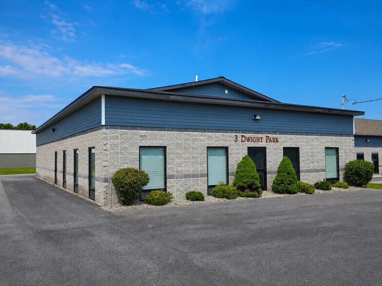 3 Dwight Park Dr, Syracuse, NY à louer - Photo principale – Image 1 sur 5