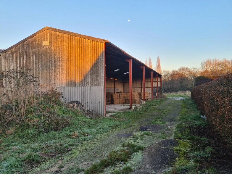 Tangley Ln, Guildford à vendre - Photo de l’immeuble – Image 2 sur 2