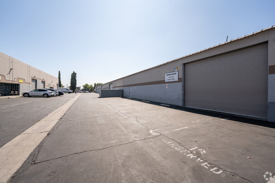 7764 San Fernando Rd, Sun Valley, CA à louer - Photo de l’immeuble – Image 3 sur 21