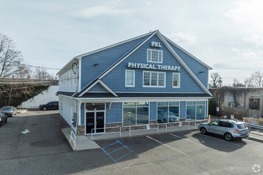 11 Broadway, Amityville, NY à louer - Photo de l’immeuble – Image 2 sur 4
