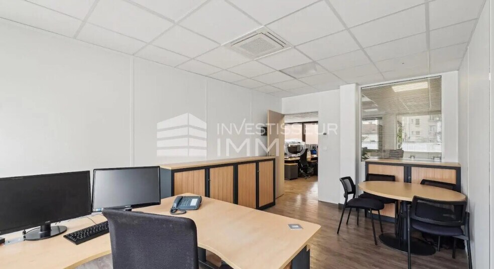 Bureau dans Ivry-sur-Seine à louer - Photo de l’immeuble – Image 3 sur 9
