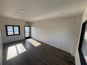 3601-3609 1/2 W Magnolia Blvd, Burbank, CA à louer Photo intérieure– Image 1 sur 3