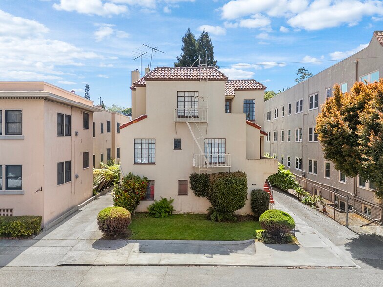 83 Glen Ave, Oakland, CA à vendre - Photo principale – Image 1 sur 18