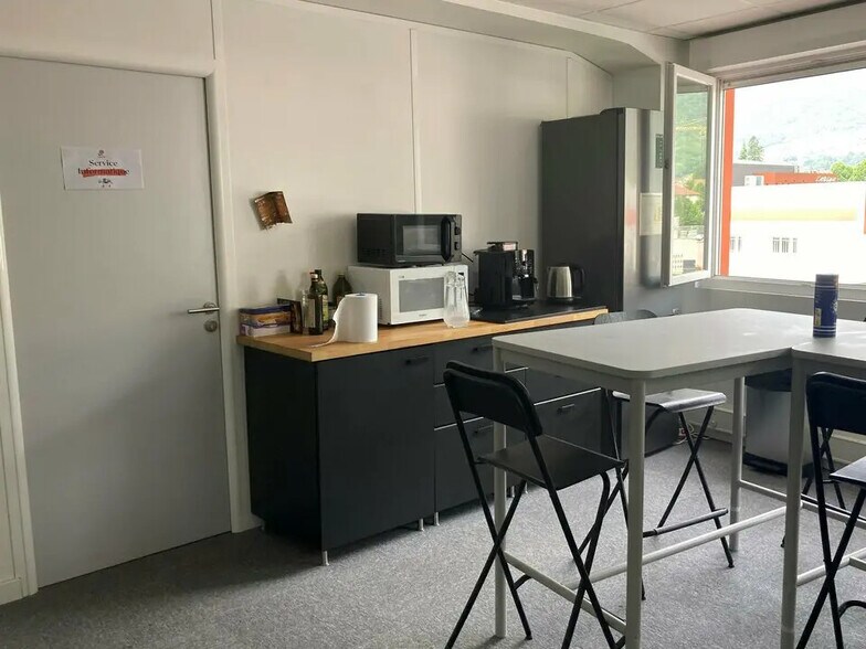 Bureau dans Crolles à louer - Photo de l’immeuble – Image 3 sur 3