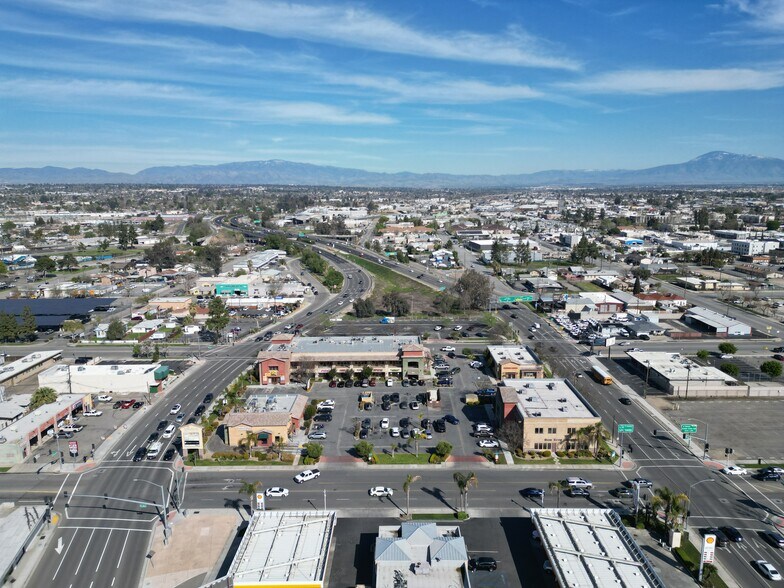 1201 24th St, Bakersfield, CA à louer - Photo de l’immeuble – Image 1 sur 5