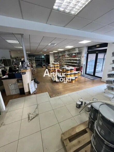 Local commercial dans Vallauris à louer - Photo de l’immeuble – Image 3 sur 5