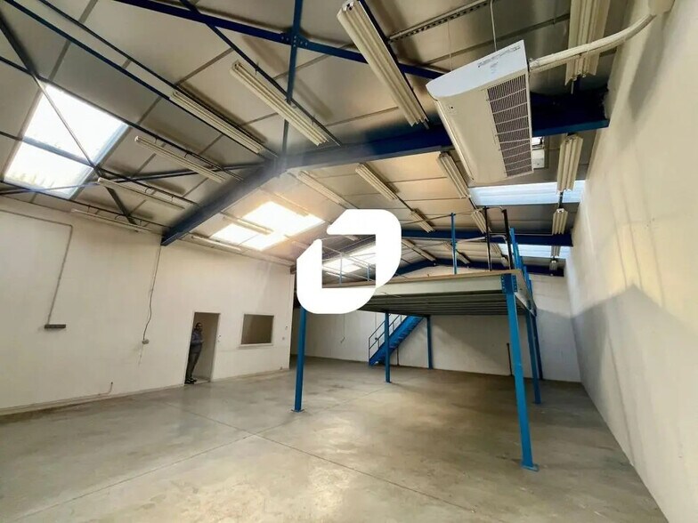 Bureau dans Colombier-Saugnieu à louer - Photo intérieure – Image 3 sur 10