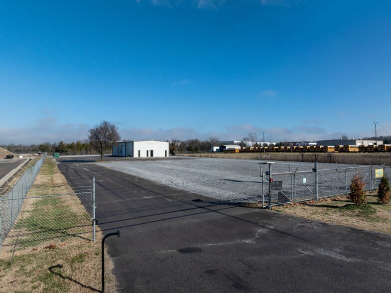 333 Maddox-simpson Pky, Lebanon, TN à louer - Photo de l’immeuble – Image 3 sur 13