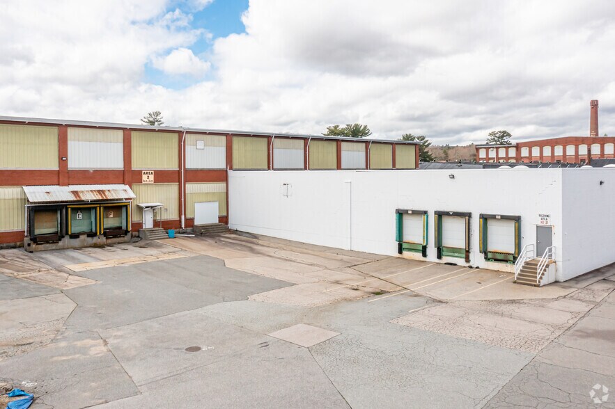 340 Waterman Ave, Smithfield, RI à louer - Photo principale – Image 1 sur 17