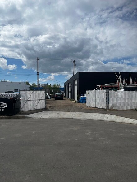 8023 Argyll Rd NW, Edmonton, AB à louer - Photo de l’immeuble – Image 2 sur 2