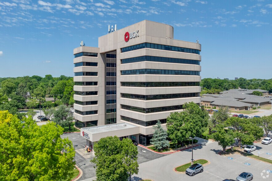 5727 S Lewis Ave, Tulsa, OK à louer - Photo de l’immeuble – Image 1 sur 5
