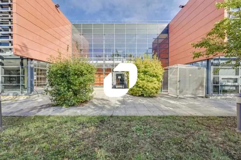 117 Allée Des Parcs, Saint-Priest à louer Photo de l’immeuble– Image 1 sur 21