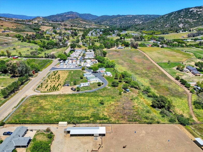 2030 Magnolia Ave, Ramona, CA à vendre - Photo de l’immeuble – Image 3 sur 6