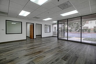 1891 Goodyear Ave, Ventura, CA à louer Photo intérieure– Image 2 sur 16