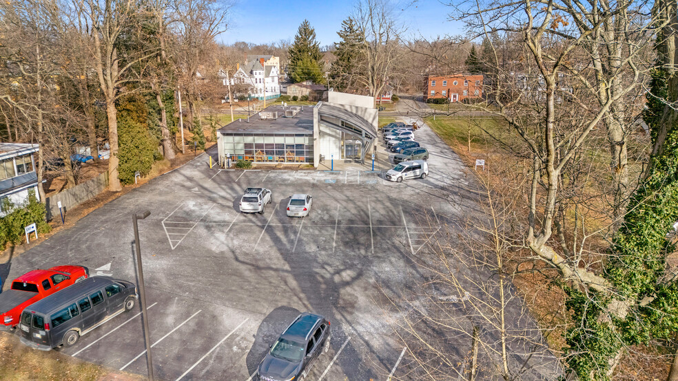 661 Mahoning Ave NW, Warren, OH à vendre - Photo de l’immeuble – Image 2 sur 10