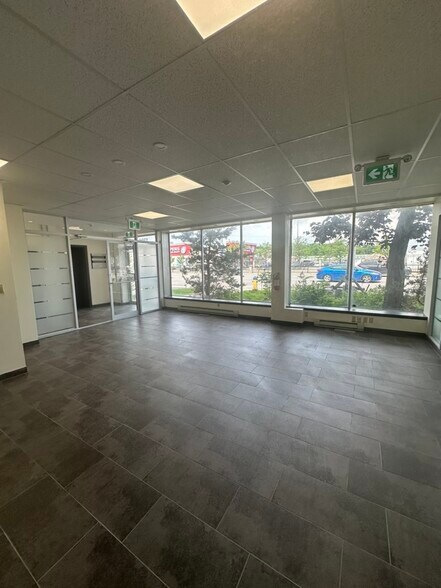 1296 Carling Ave, Ottawa, ON à louer - Photo de l’immeuble – Image 2 sur 11
