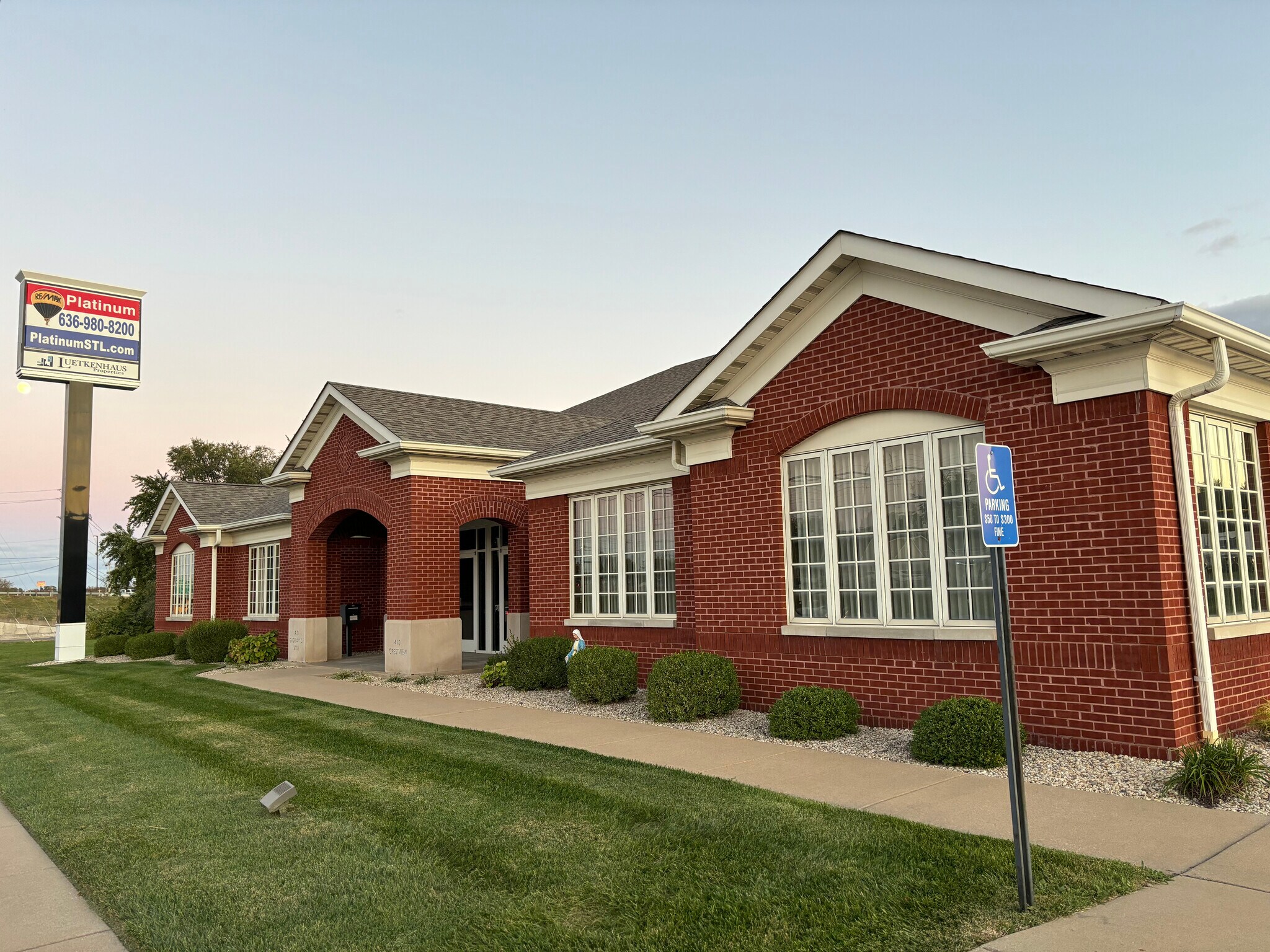 410 Crestview Dr, O'Fallon, MO à louer Photo de l’immeuble– Image 1 sur 5
