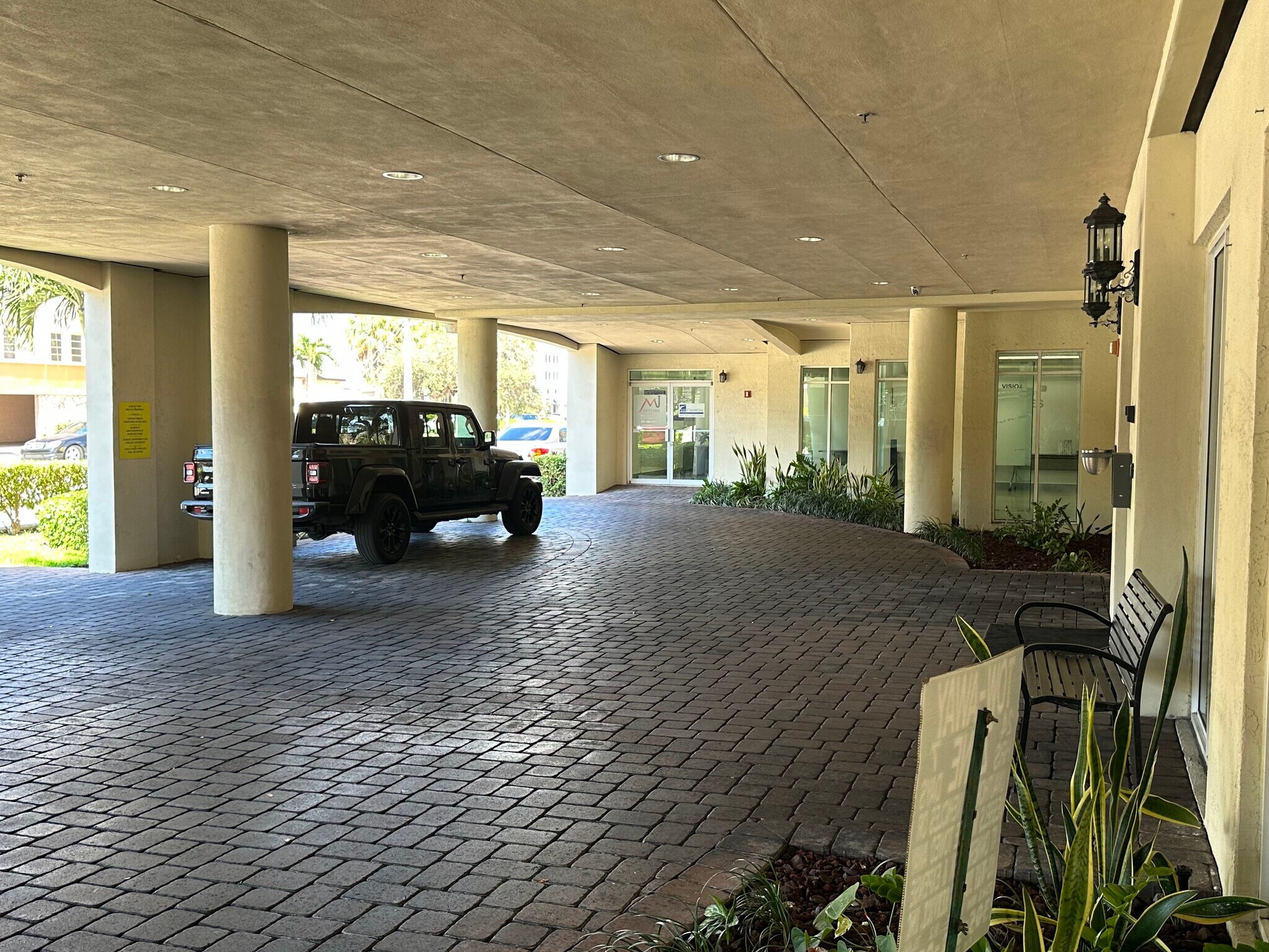 1627 SW 37th Ave, Miami, FL à vendre Photo principale– Image 1 sur 17