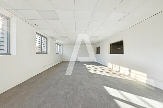 Plus de détails pour 35 Boulevard De Beaubourg, Émerainville - Local d'activités à louer