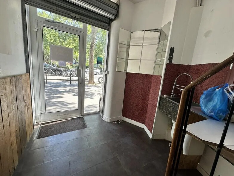 Local commercial dans Paris à louer - Photo de l’immeuble – Image 1 sur 5