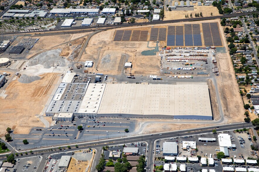 6200 Franklin Blvd, Sacramento, CA à louer - Photo de l’immeuble – Image 2 sur 5