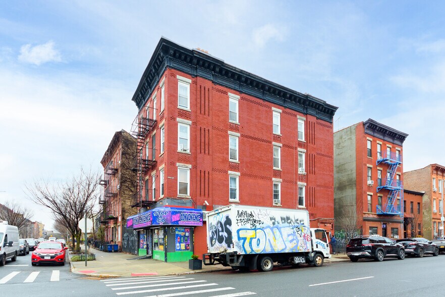 54 Howard Ave, Brooklyn, NY à louer - Photo de l’immeuble – Image 2 sur 11