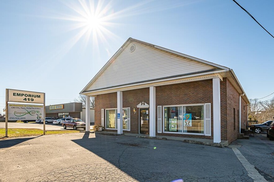1102 Mineral Wells Ave, Paris, TN à vendre - Photo de l’immeuble – Image 1 sur 27
