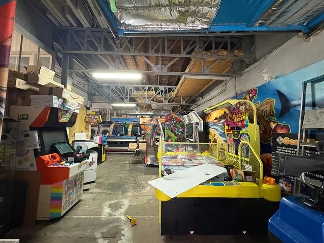 Plus de détails pour Local d’activités à vendre