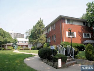 1319 Anderson, Fort Lee, NJ à vendre - Photo de l’immeuble – Image 2 sur 9