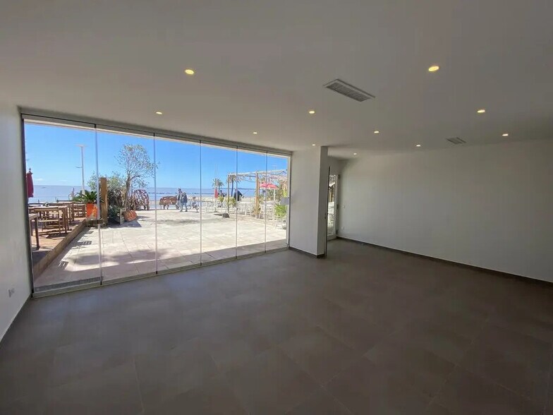 Local commercial dans Saint-Laurent-du-Var à louer - Photo de l’immeuble – Image 1 sur 7