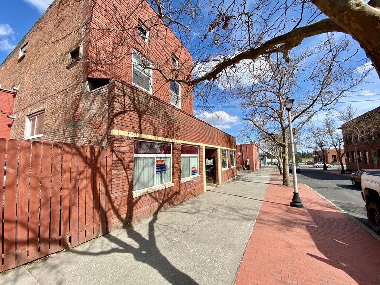 115 College Ave, Cheney, WA à louer - Photo de l’immeuble – Image 1 sur 5