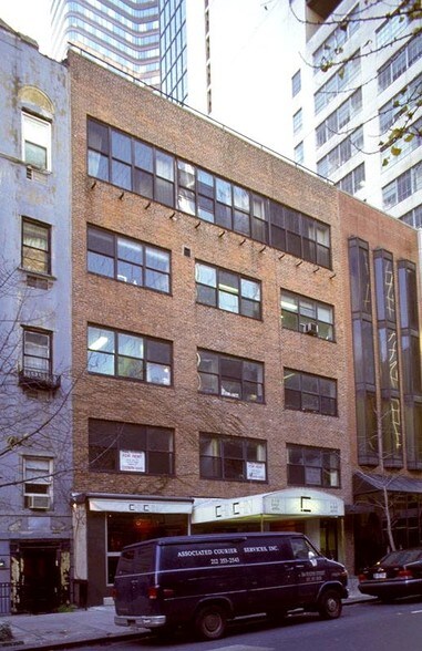 216 E 49th St, New York, NY à louer - Photo de l’immeuble – Image 3 sur 26