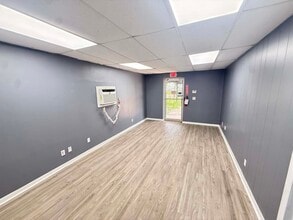 1812 W D St, La Porte, TX à louer Photo intérieure– Image 1 sur 9