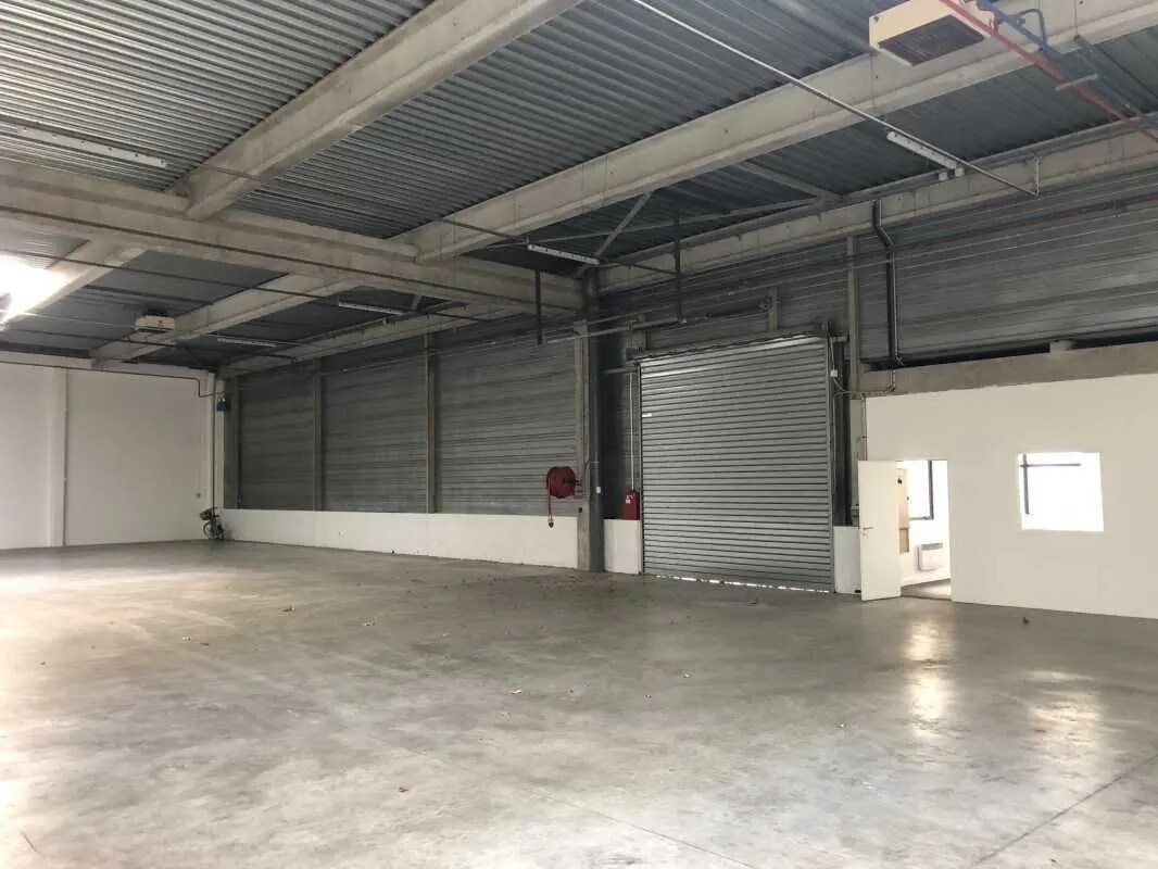 51 Rue Du Commandant Rolland, Le Bourget à louer Photo de l’immeuble– Image 1 sur 8