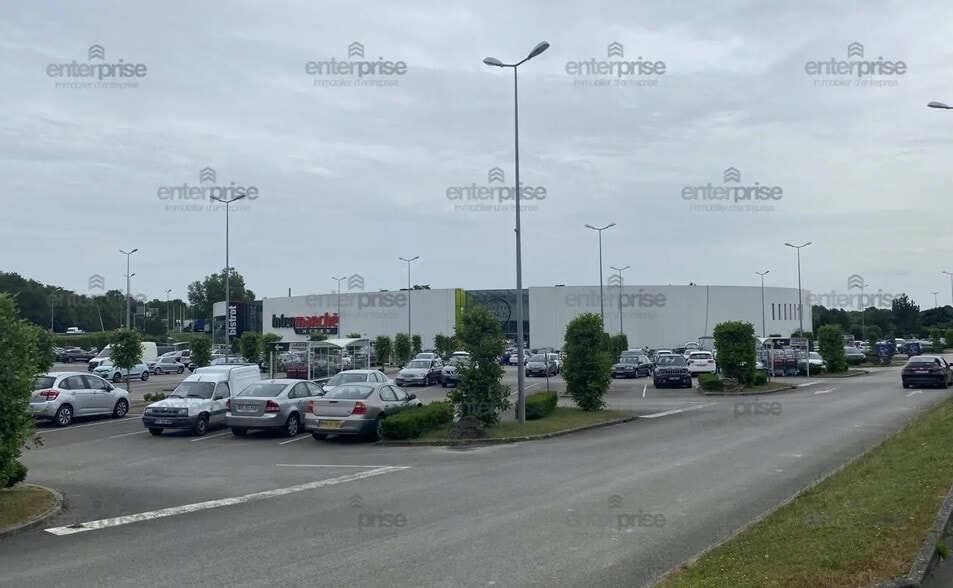 Local commercial dans Senlis à louer - Photo de l’immeuble – Image 2 sur 5