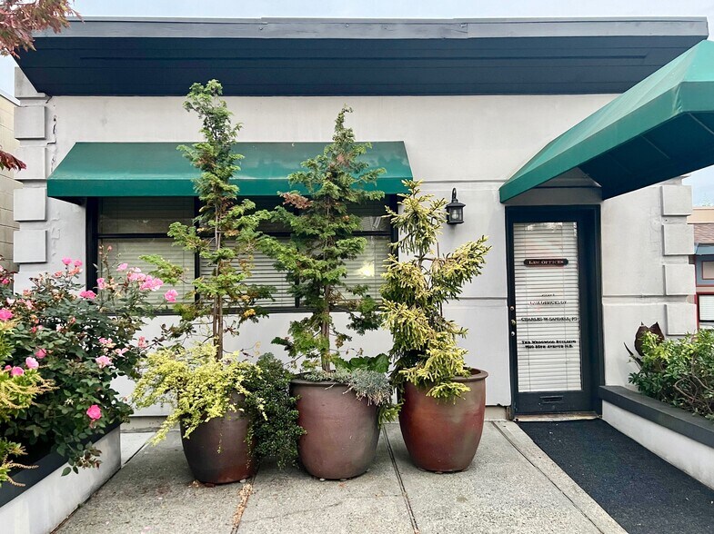 7010 35th Ave NE, Seattle, WA à louer - Photo de l’immeuble – Image 1 sur 12