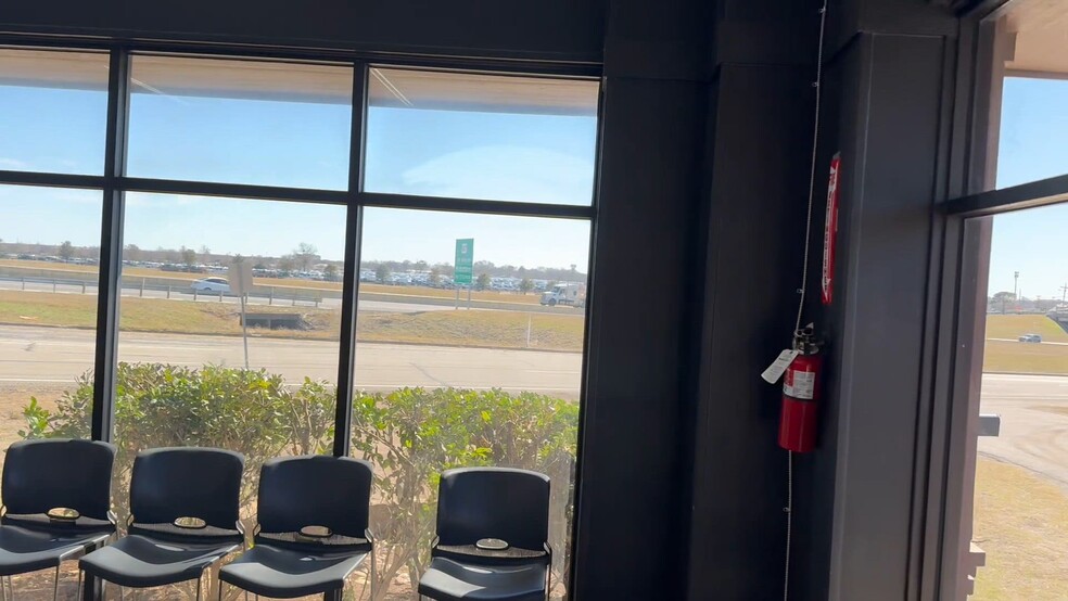 1411 N Highway 67, Midlothian, TX à louer - Vidéo sur l’annonce professionnelle – Image 2 sur 15