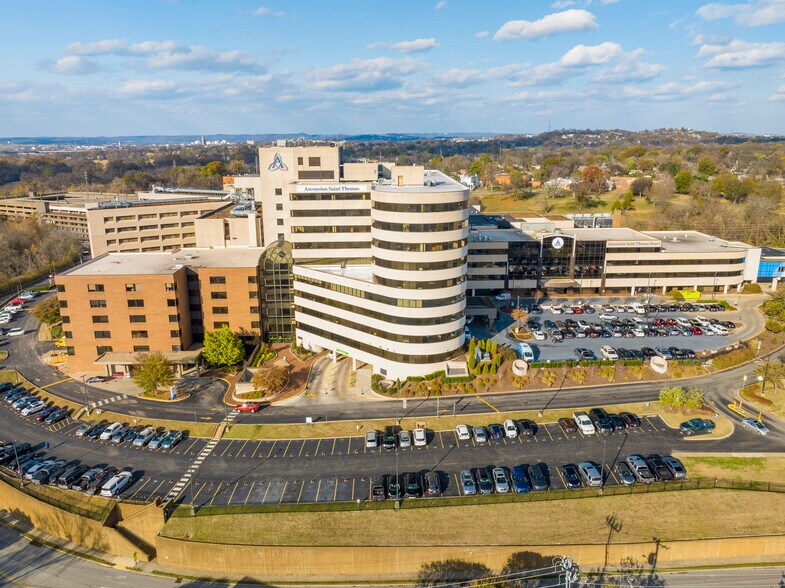 4230 Harding Rd, Nashville, TN à louer - Photo principale – Image 1 sur 14