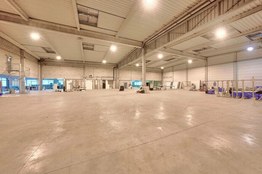Industriel/Logistique dans Lieusaint à louer - Photo de l’immeuble – Image 2 sur 5