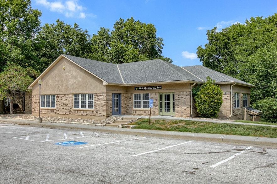 231-235 SW Noel St, Lee's Summit, MO à louer - Photo principale – Image 1 sur 8