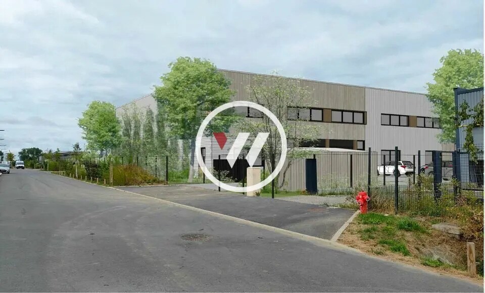 Local d’activités dans Viarmes à louer - Photo de l’immeuble – Image 1 sur 7