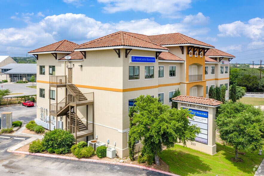 2511 N Loop 1604, San Antonio, TX à louer - Photo principale – Image 1 sur 68